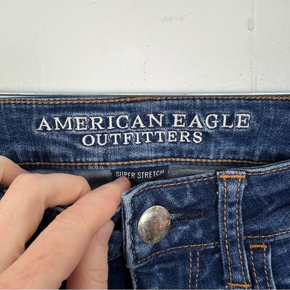 American Eagle Jegging Jeans Size 2 Dark Wash Stretch Released Frayed Hem - Picture 2 of 5